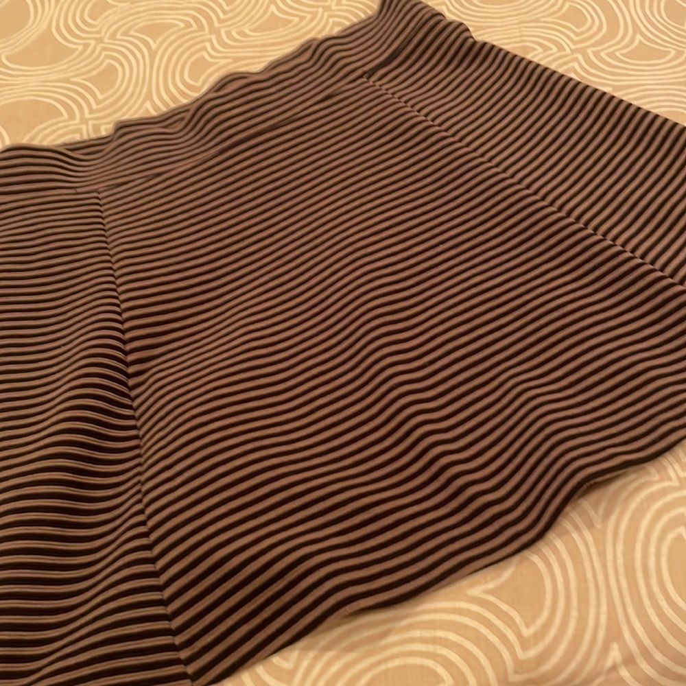 Banana Republic skirt, black/brown striped, polyester blend, L